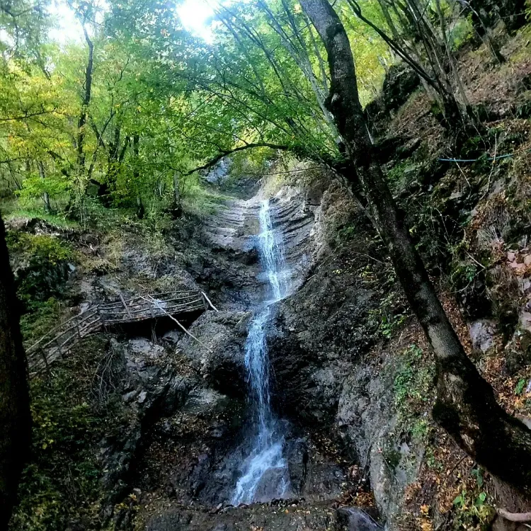 Baş Daşağıl kəndi Şəlalə