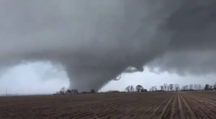 Deadly Tornadoes and Floods in the U.S. Kill 18 – The Harsh Reality of Climate Change